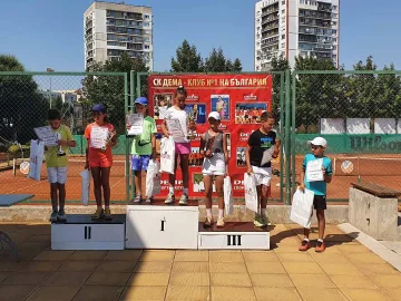 Таланти в тениса поздравиха Цвети