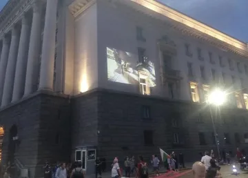 Ден 61 - старата песен на стар глас