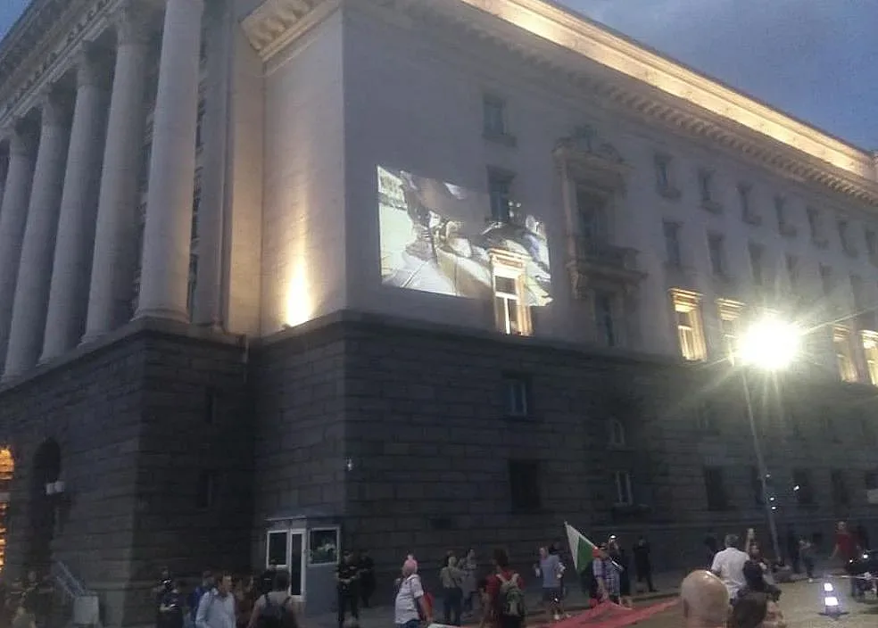 Ден 61 - старата песен на стар глас