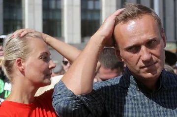 Навални се събуди от комата