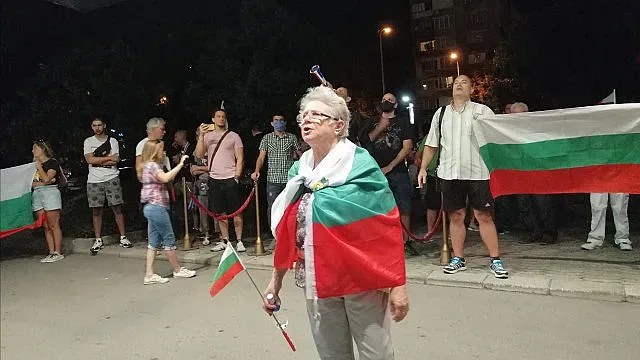 Протестът блокира приема за Съединението
