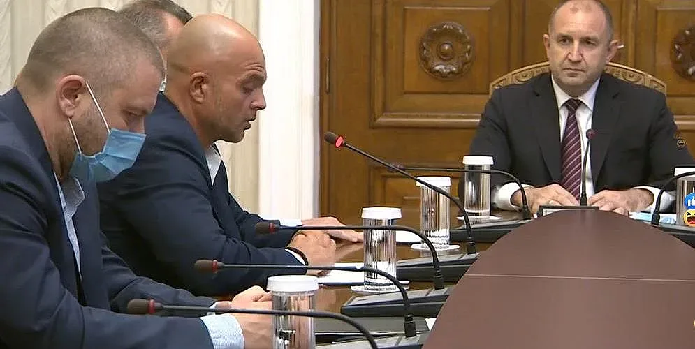 Зловещ разказ за битите полицаи. Радев циничен