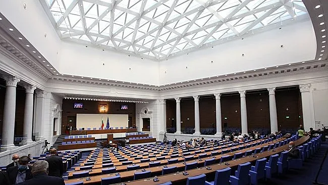 Депутатите няма да работят днес