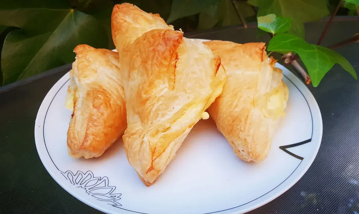 Тези изключително лесни банички са най-вкусната закуска за неделя