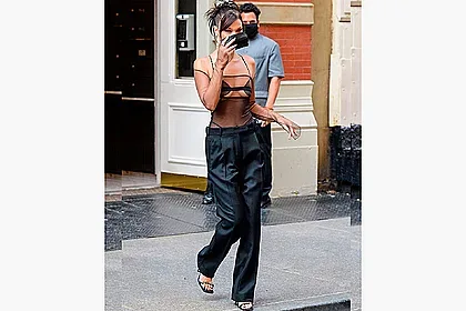 Любимката на Гришо с обувки в стил 90-те