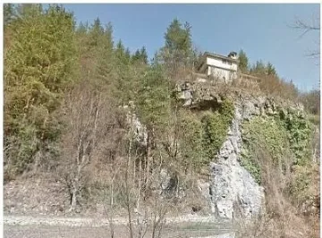 Продават на безценица резиденция на Тато с извор