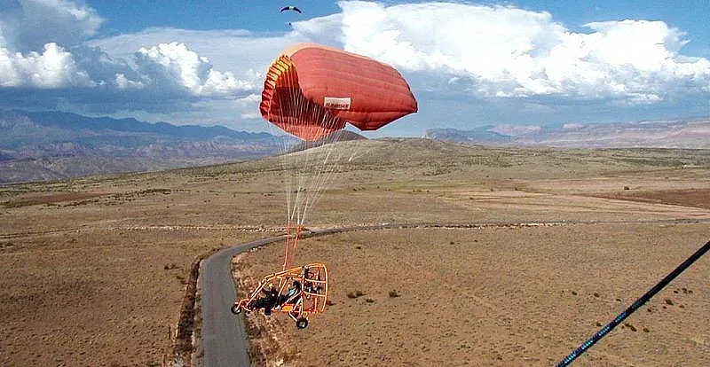 Парапланерист от Чехия се преби край Сопот
