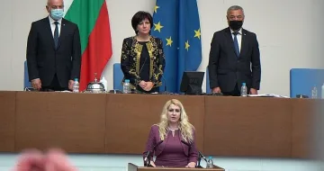 Ахладова стана правосъден министър