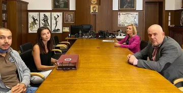 Гешев се срещна с жената, ударена 2 пъти от джип