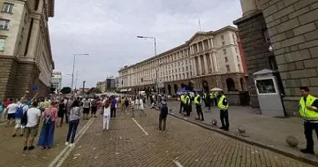 По команда на Хаджигенов: Протестъри пак на бунт