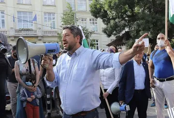 Хр. Иванов си изми ръцете с Отровното трио