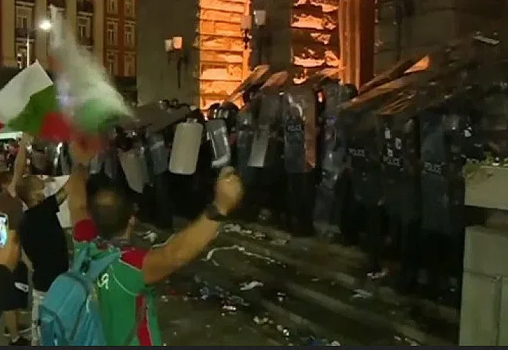 Водно оръдие на площада