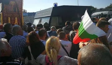 Полицията ще използва сила, ако агресията продължи
