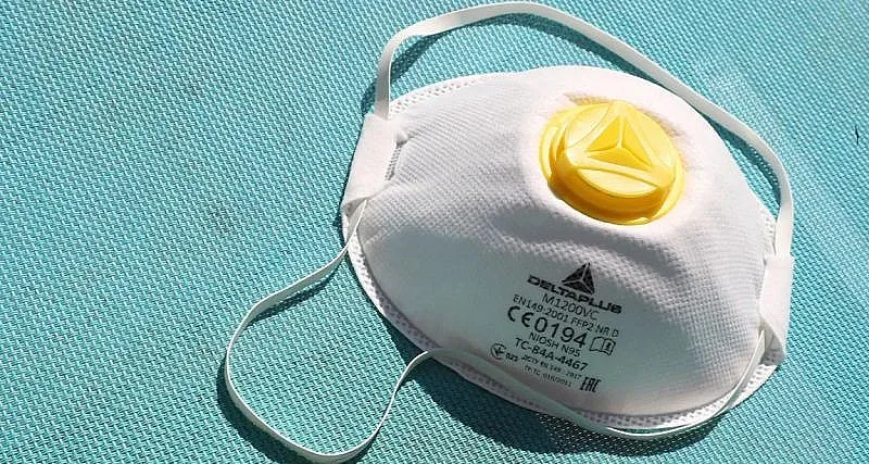 Маски с клапан и щитове не пазят от COVID-19