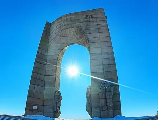 Виждали ли сте този паметник? Издигнат е на място, пазено от траките