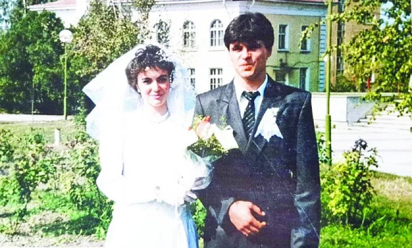 Мъжът на Корнелия й купува перли