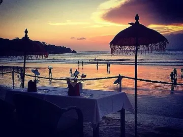 Щетите от К-19: Бали затворен, вечерен час в Майорка