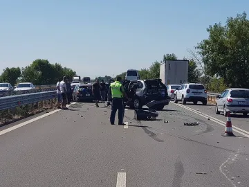 Катастрофа на АМ "Тракия" ограничи движението