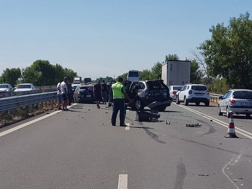 Катастрофа на АМ "Тракия" ограничи движението