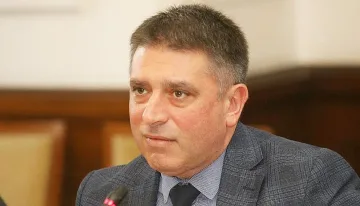 Как СпонджБоб прати ГЕРБ в бурното море