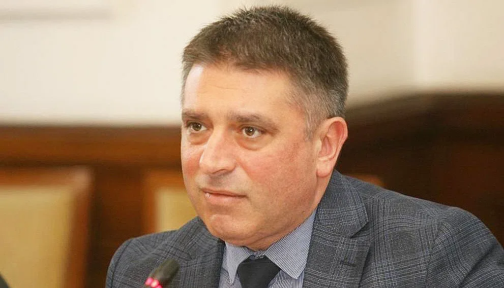 Как СпонджБоб прати ГЕРБ в бурното море