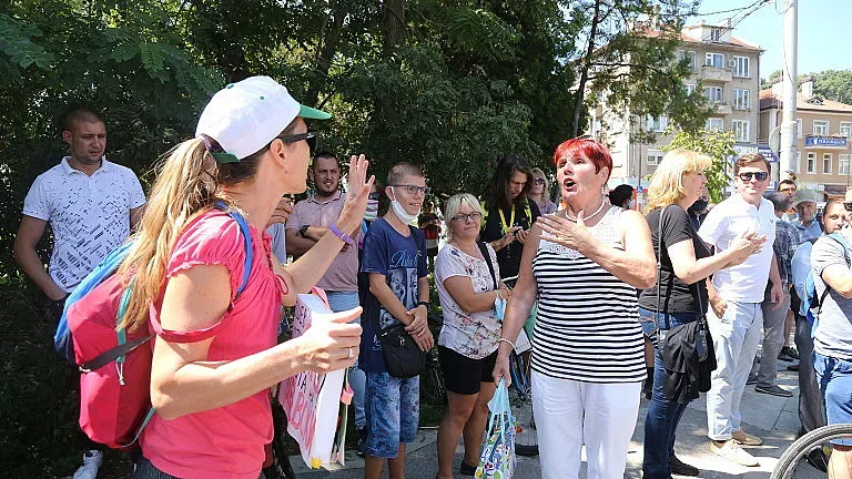 Скандали заради Фандъкова пред метрото