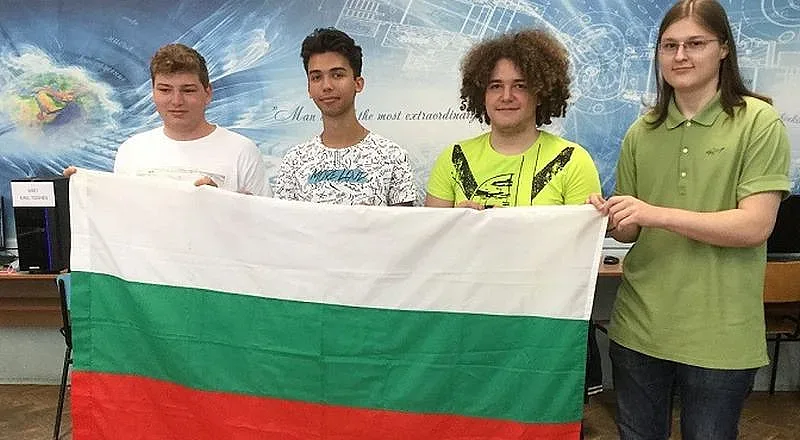 Наши ученици с медали от олимпиада по биология