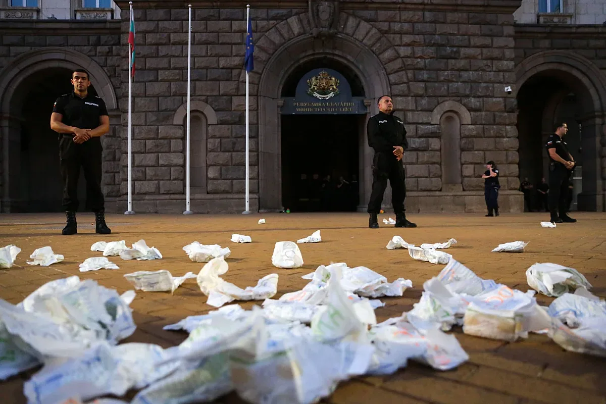 Музата на протестъра: Вечерни памперси