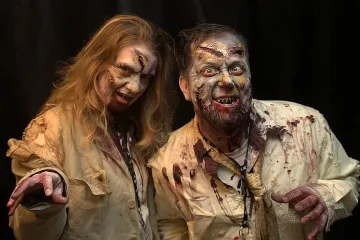 Срещу стрес: Японци лежат в ковчези, зомбита ги плашат