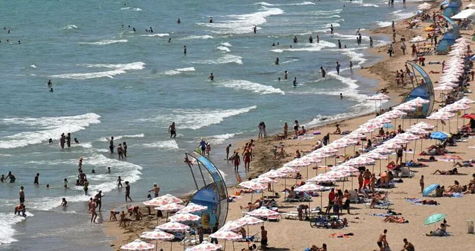 Водата в морето ни хем чиста, хем чай