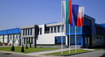 Как Уника цака със застраховки