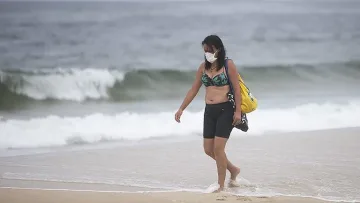 С маски на плаж? Да, на Халкидики