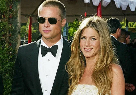 Анистън и Пит отново се събират