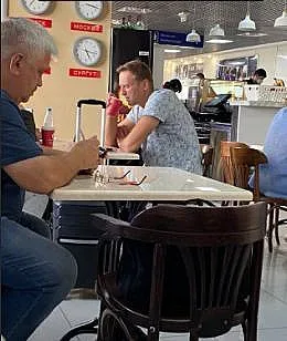Какво се случва в самолета на Навални