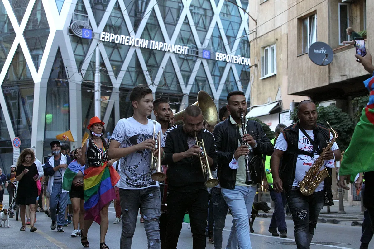 Протест - искат целодневно да негодуват