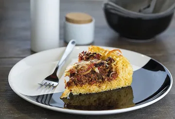 Втръснаха ли ви спагети Болонезе? Направете си пай