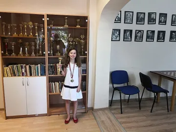 Три медала завоюва старозагорската шахматистка Фабиана Костадинова