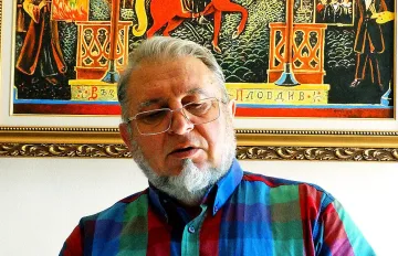 Професор: Трябва ни политика "на двата крака"