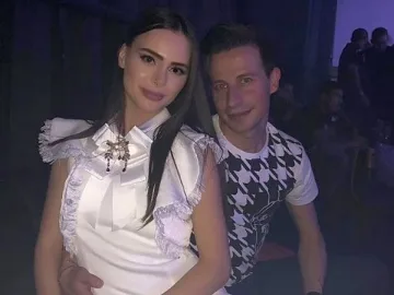 Бременна ли е отново снахата на Доган