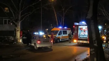 Батки плашат със сабя в дискотека