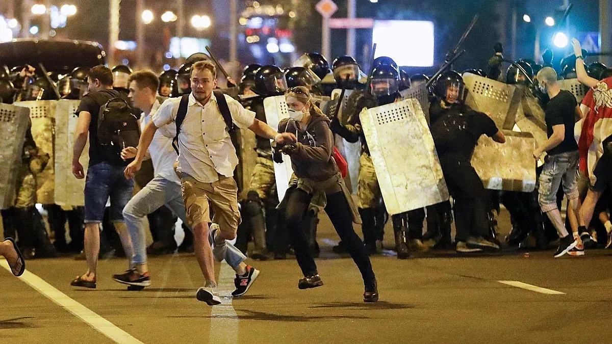 Протести в Беларус срещу побоите в ареста