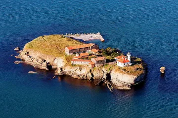 Четири дни парти за празника на о. Св. Анастасия