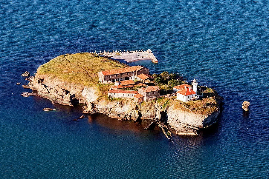 Четири дни парти за празника на о. Св. Анастасия