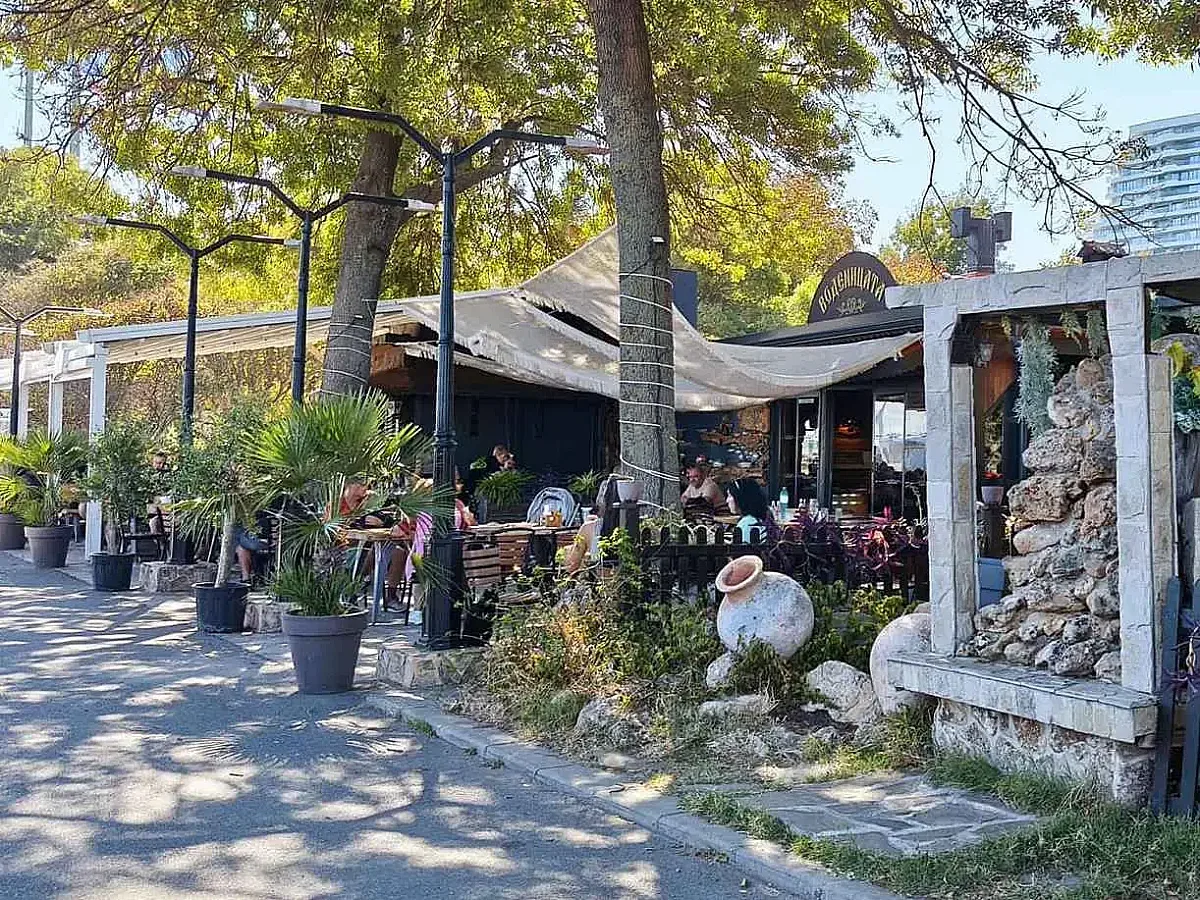 Легендарни бургаски кръчми отиват на тезгяха