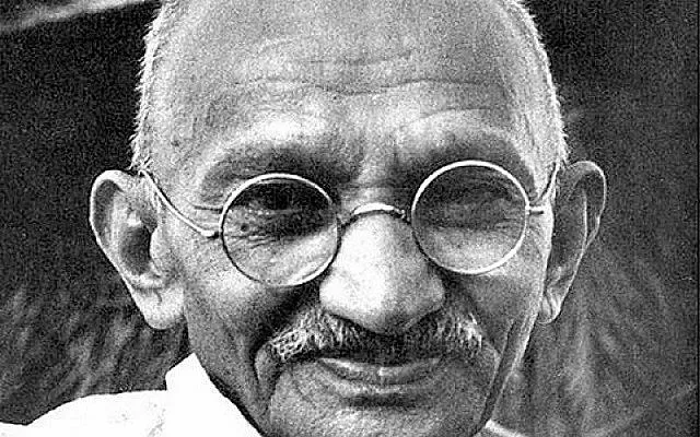 Очилата на Ганди отиват на търг