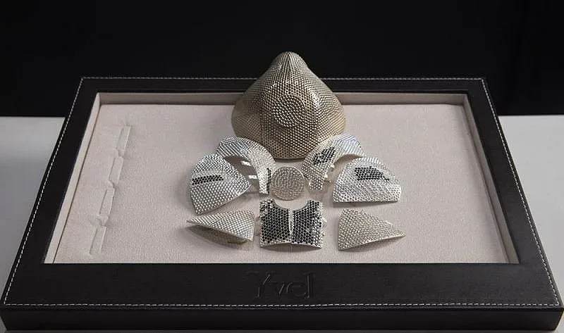 Тази медицинска маска струва 1,5 млн. долара