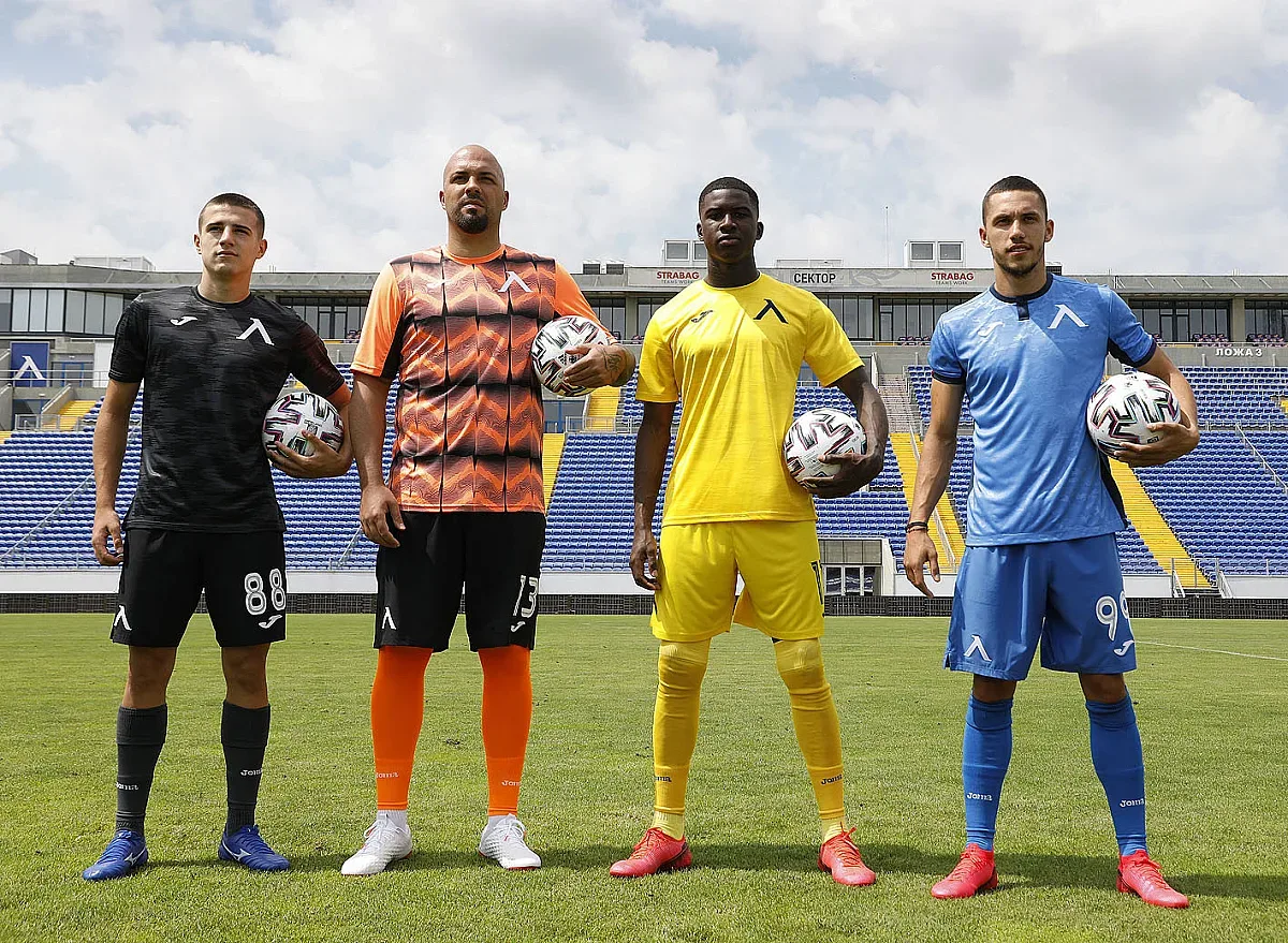 Ники Михайлов ще е капитан на "Левски"