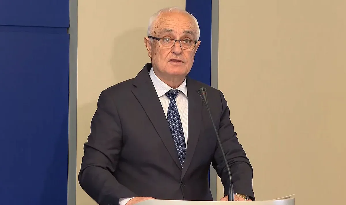 Военният министър размаха пръст на Радев! Обясни проблема с F-16