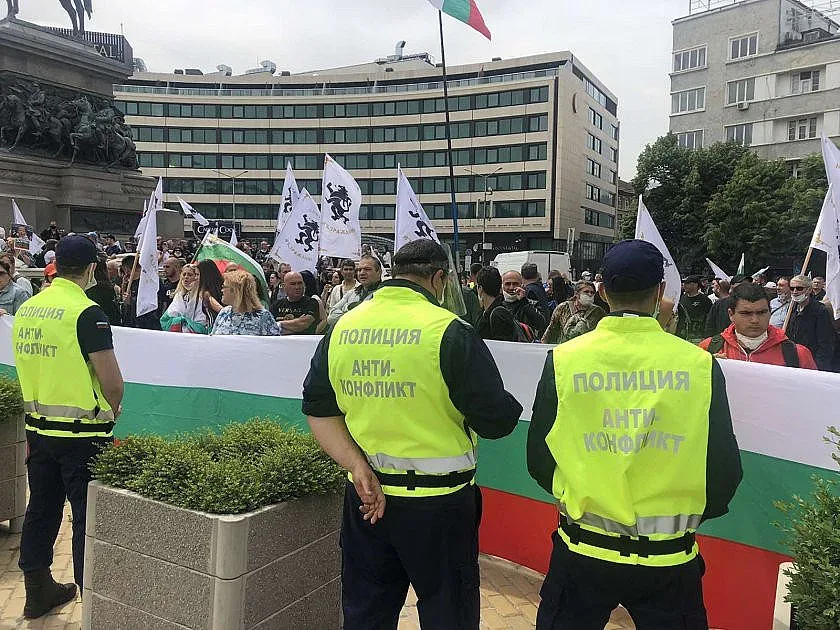 СДВР: Готвят се провокации, протестирайте мирно