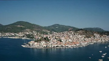 Гръцките острови Порос и Миконос пламнаха с К-19